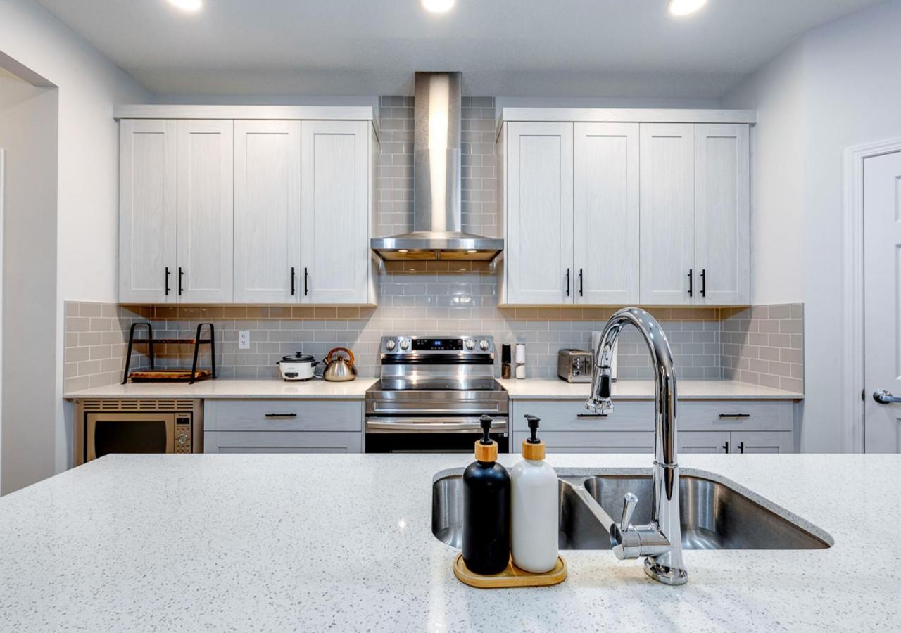 Hébergement de vacances Stylish/4bedroom/freeparking/indoorfireplace Calgary