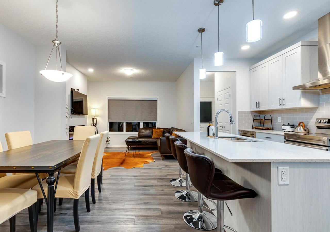 Stylish/4bedroom/freeparking/indoorfireplace *