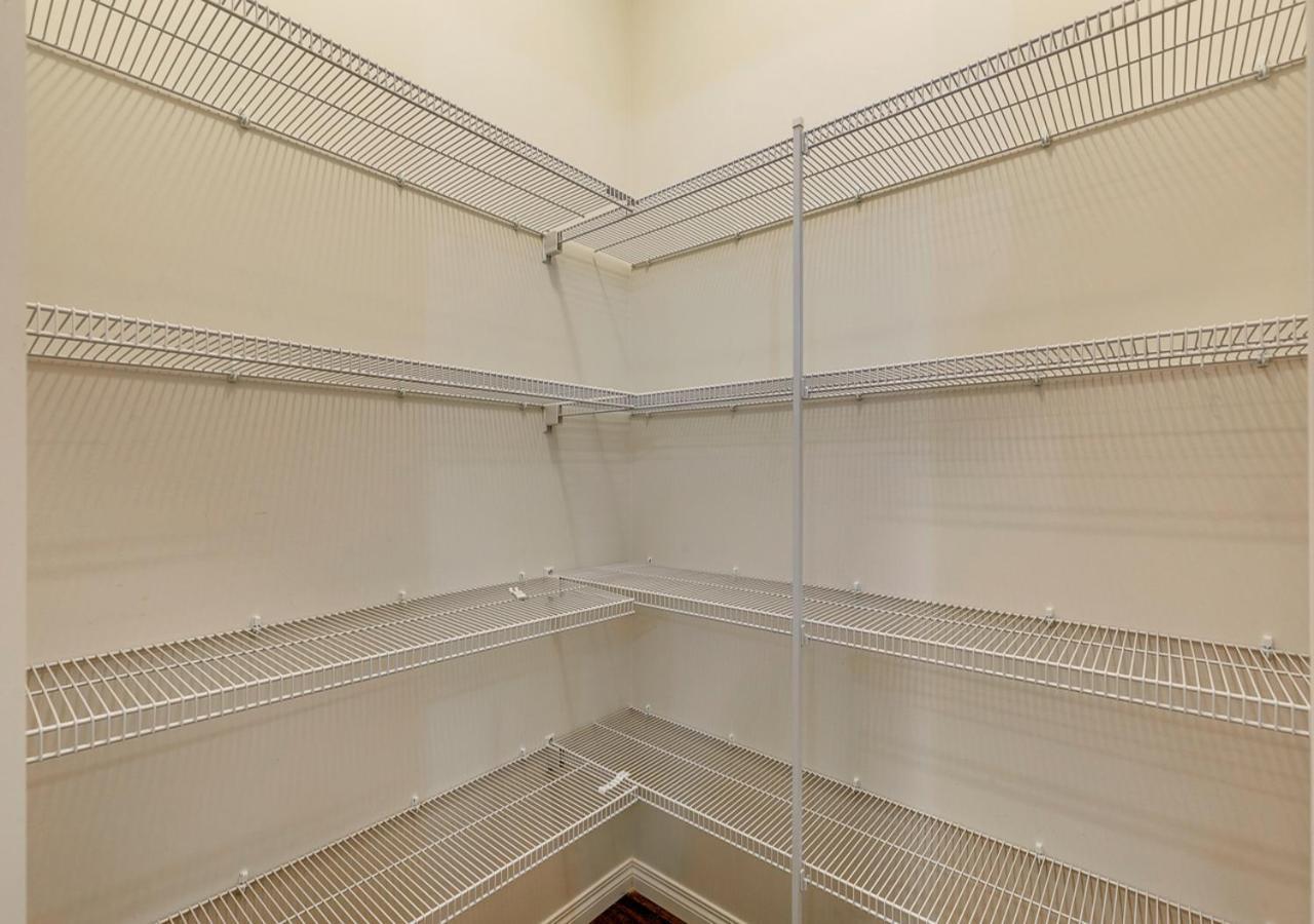 Stylish/4bedroom/freeparking/indoorfireplace