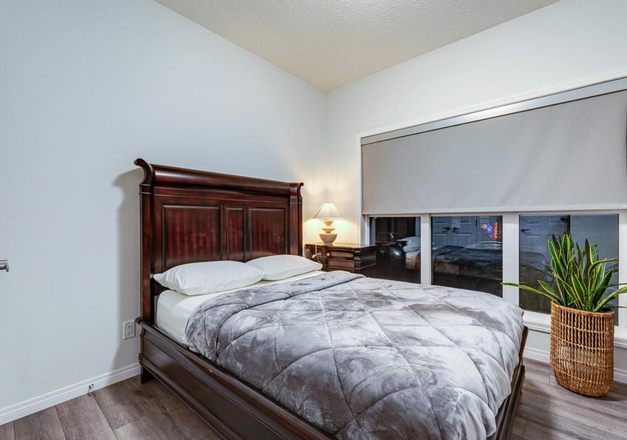 Stylish/4bedroom/freeparking/indoorfireplace Hébergement de vacances Calgary