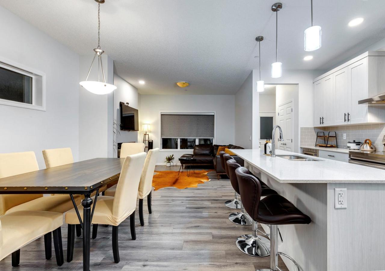 Stylish/4bedroom/freeparking/indoorfireplace