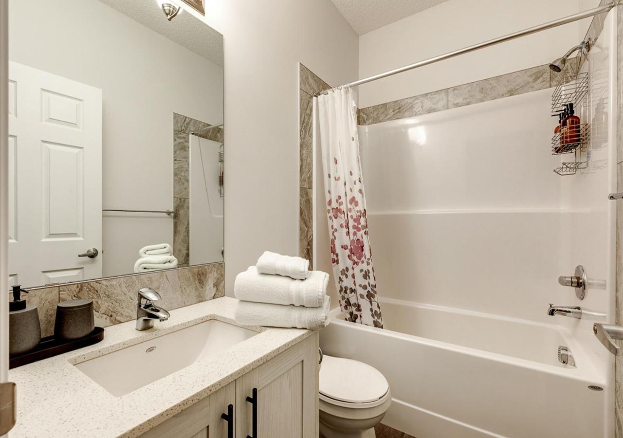 Stylish/4bedroom/freeparking/indoorfireplace Hébergement de vacances *